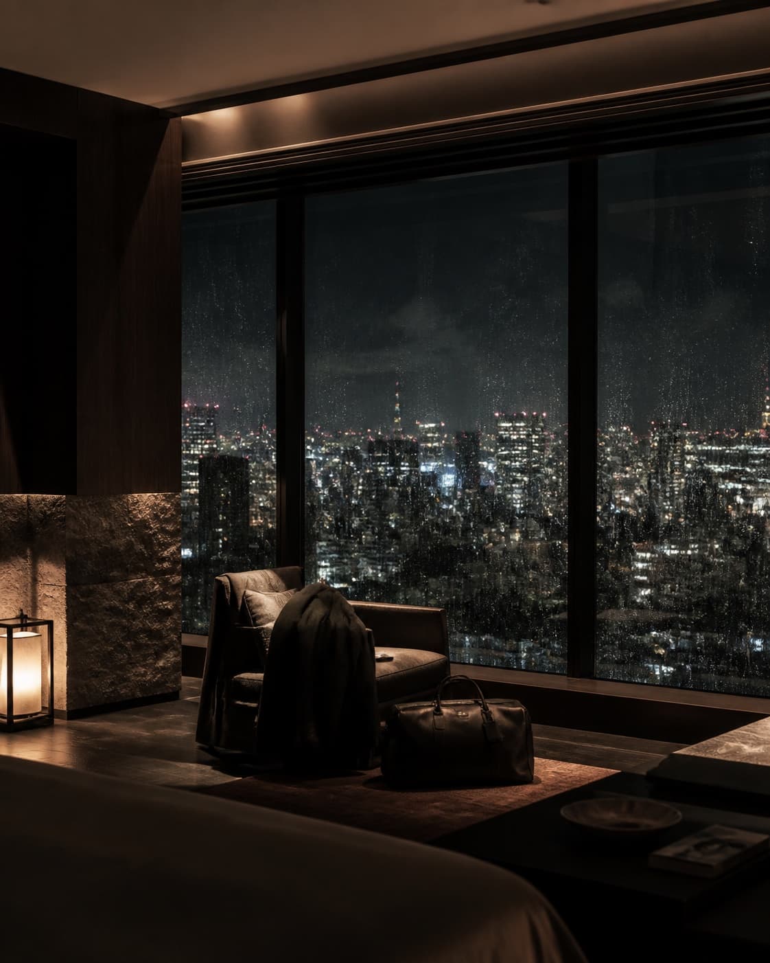 A quiet suite overlooking Tokyo at night